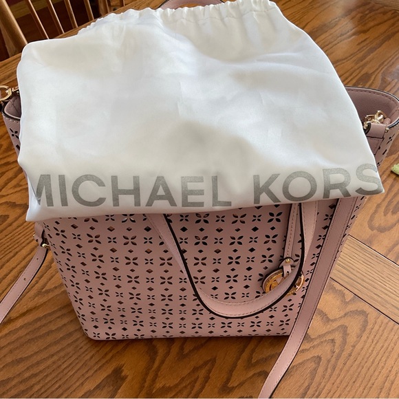 Michael Kors Hayley Handbag/Crossbody - Picture 10 of 10